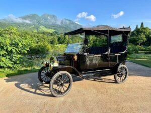 replica 1914 Ford Model T Touring Car